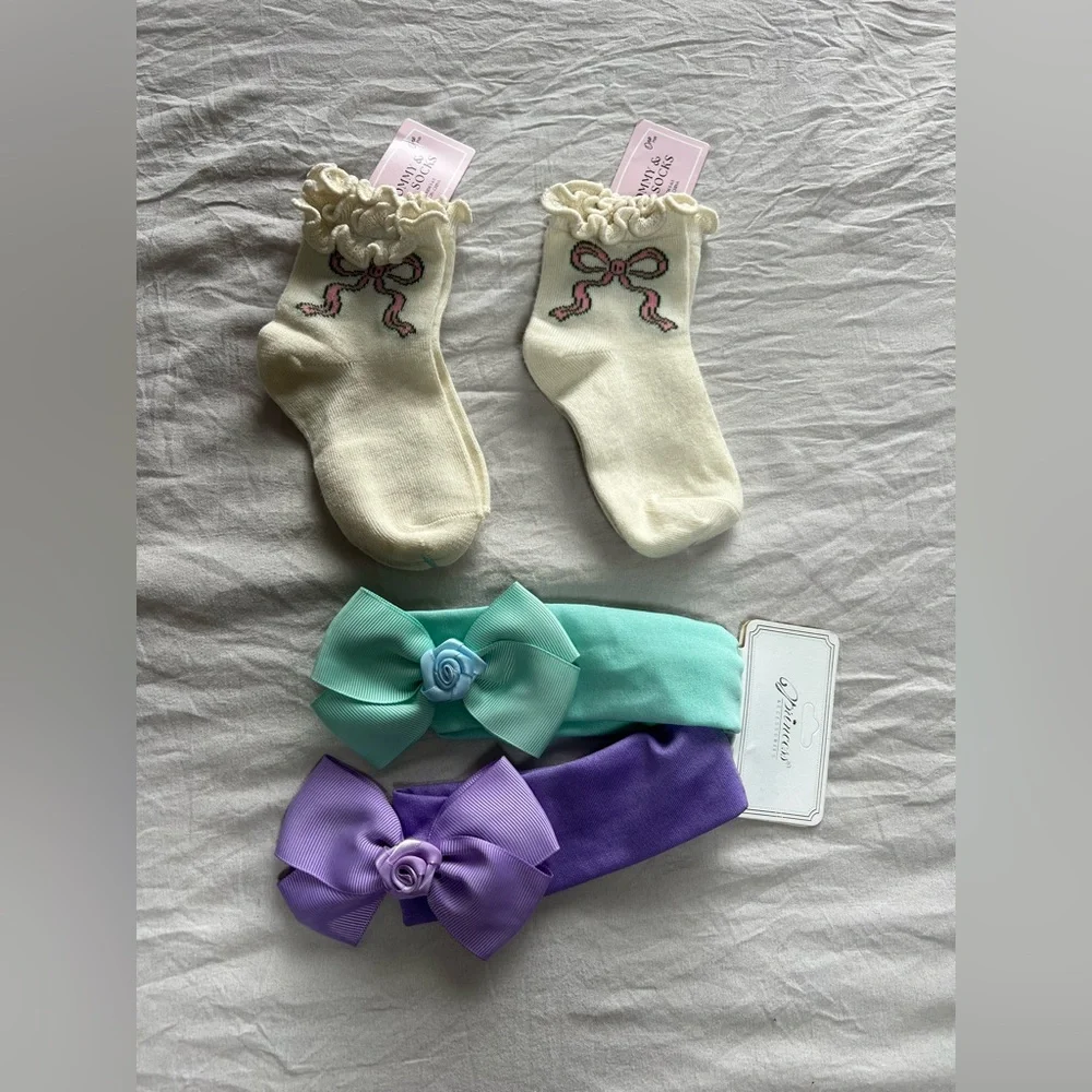 2 pair of socks and‎ 2 head band for girls